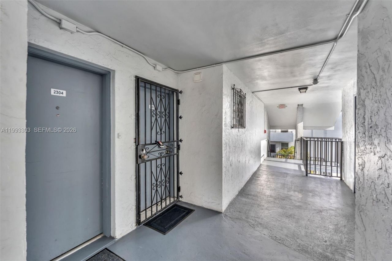 1800 SW 25th St , Unit 2305, Miami, FL 33133 Photo