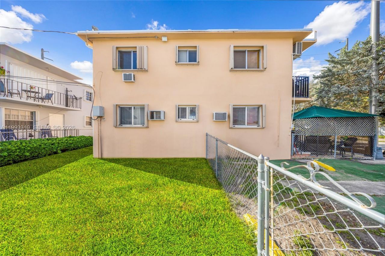 955 W 23rd St , Hialeah, FL 33010 Photo