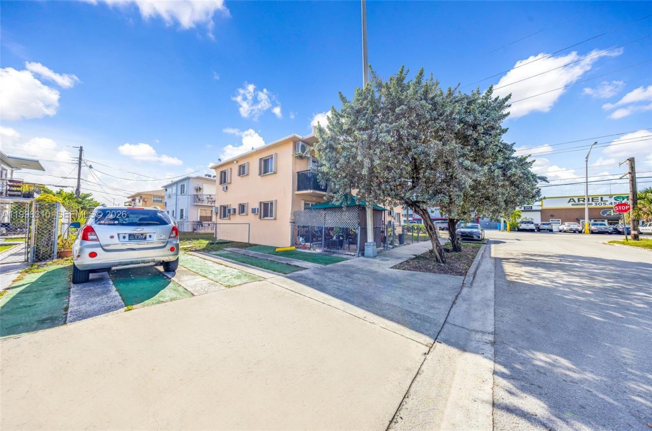 955 W 23rd St , Hialeah, FL 33010 Photo
