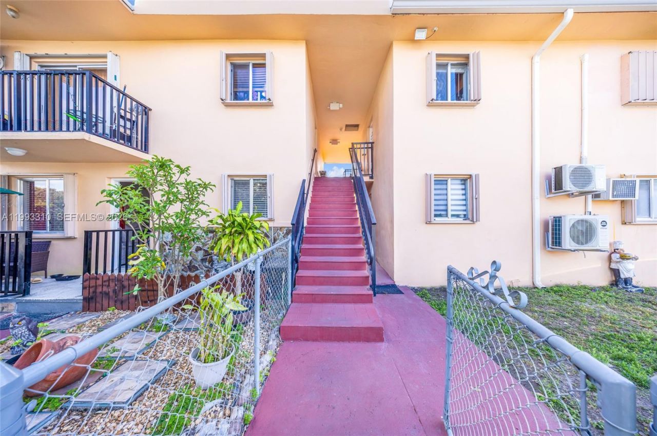 955 W 23rd St , Hialeah, FL 33010 Photo