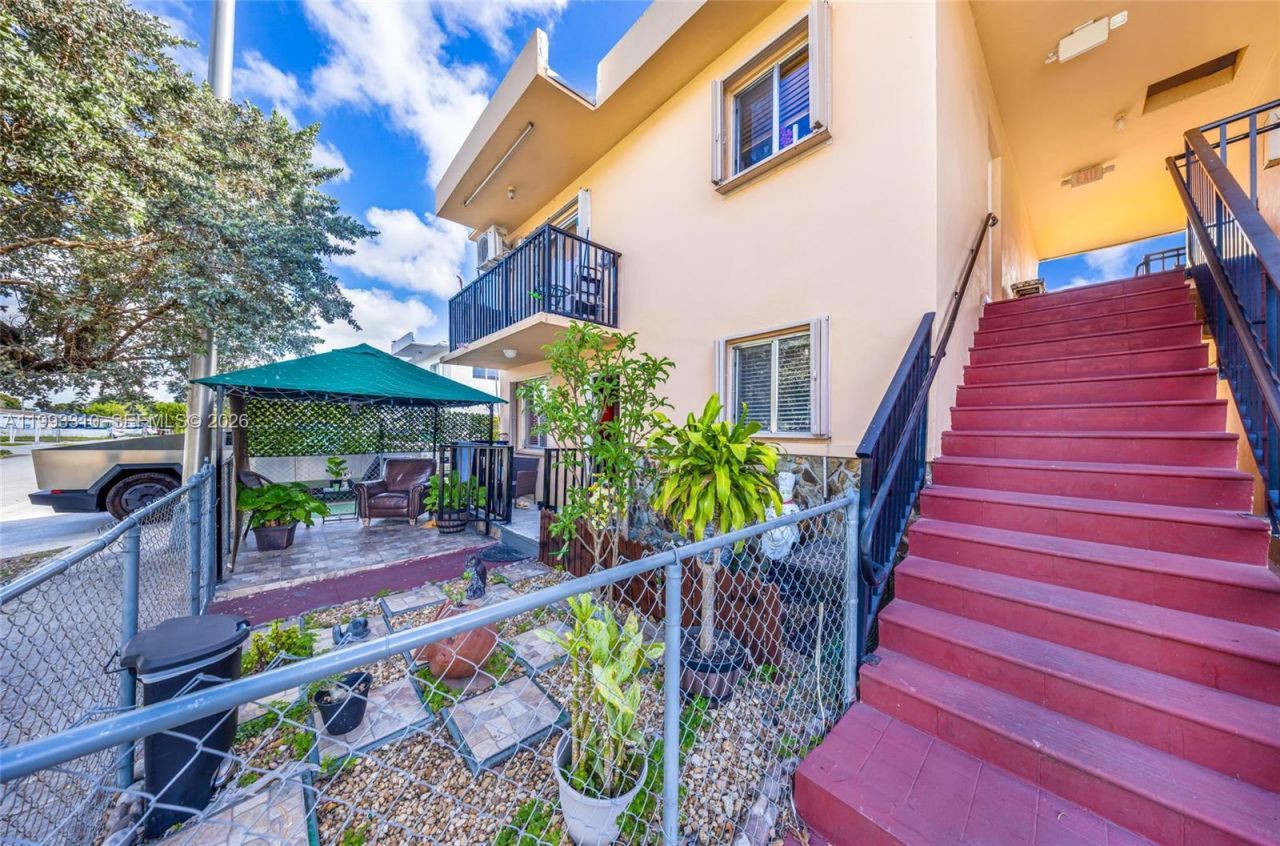 955 W 23rd St , Hialeah, FL 33010 Photo