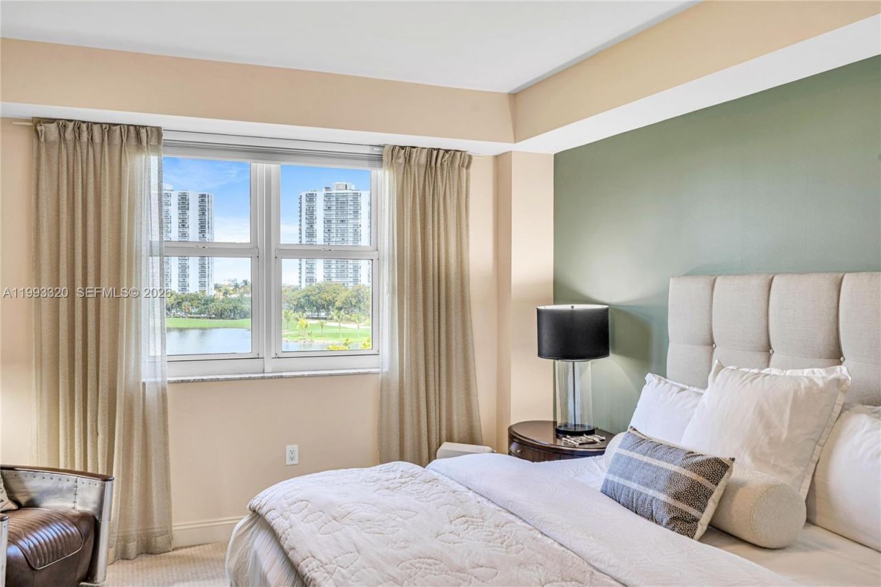 20000 E Country Club Dr , Unit 508, Aventura, FL 33180 Photo