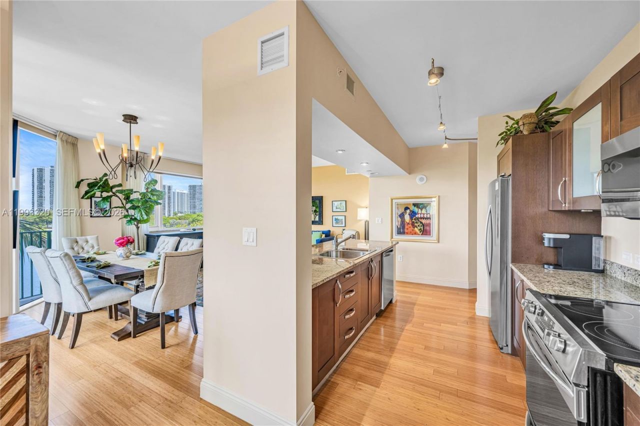 20000 E Country Club Dr , Unit 508, Aventura, FL 33180 Photo