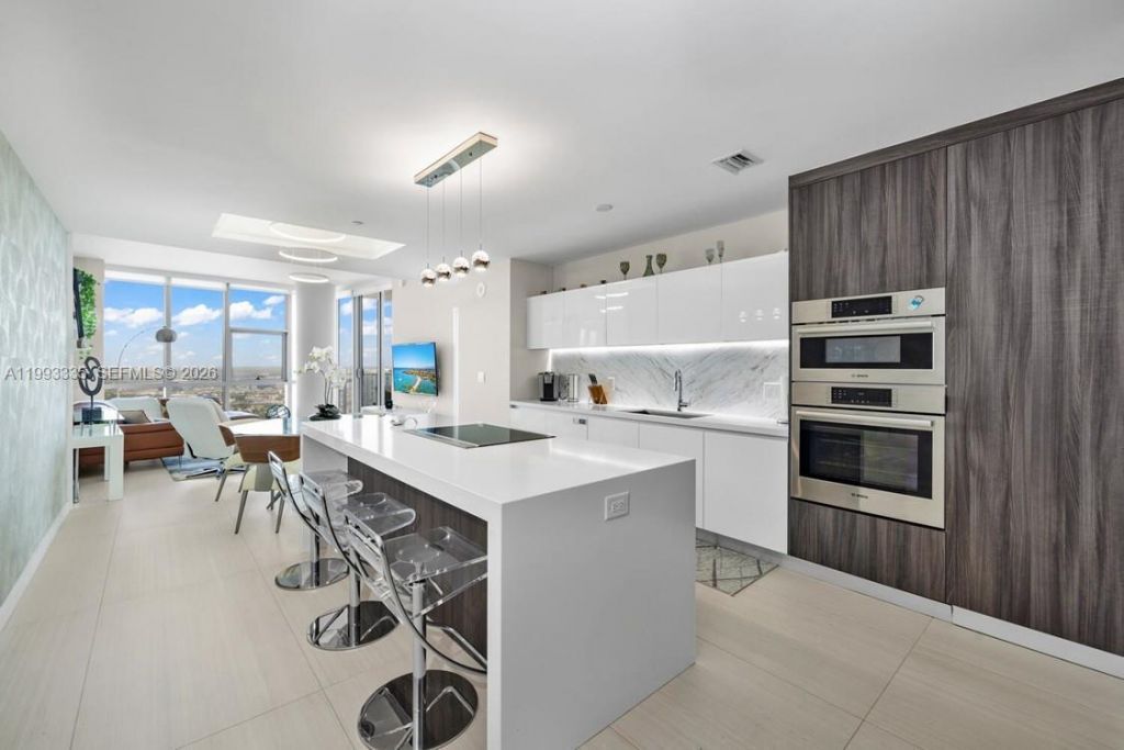 851 NE 1st Ave , Unit 3401, Miami, FL 33132 Photo