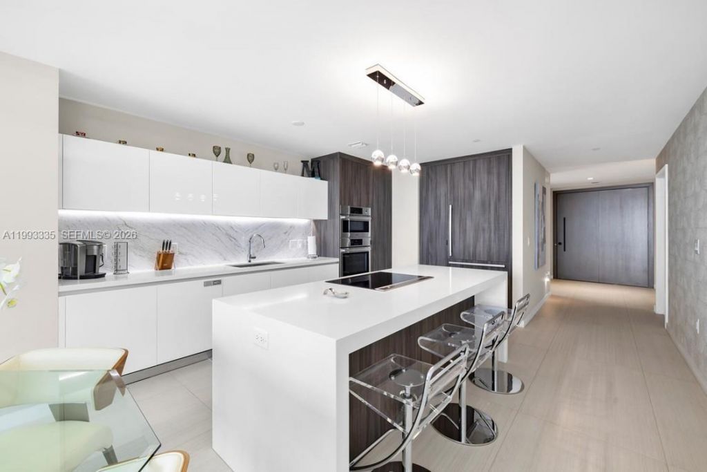 851 NE 1st Ave , Unit 3401, Miami, FL 33132 Photo