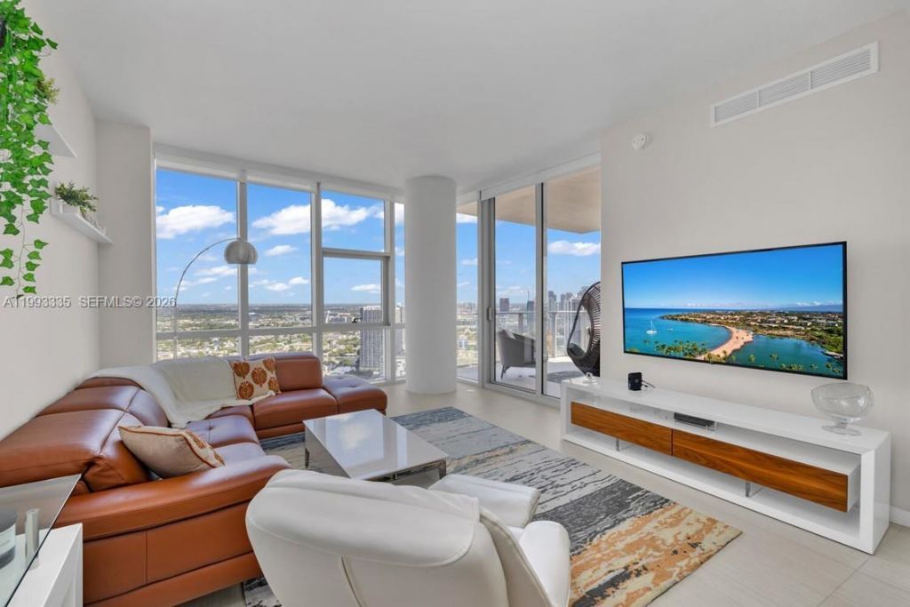 851 NE 1st Ave , Unit 3401, Miami, FL 33132 Photo