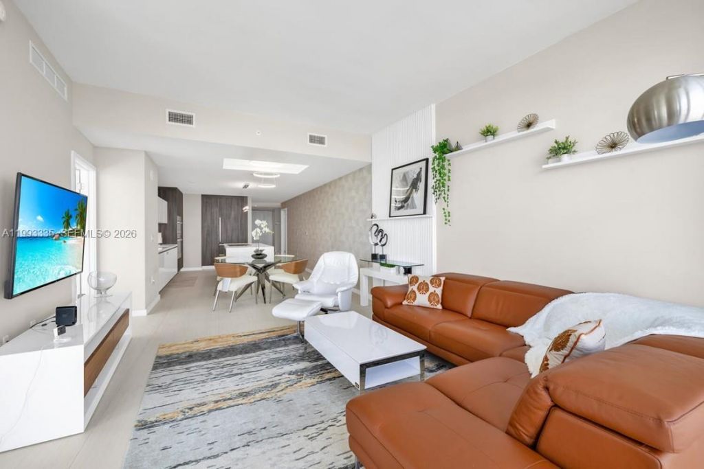 851 NE 1st Ave , Unit 3401, Miami, FL 33132 Photo