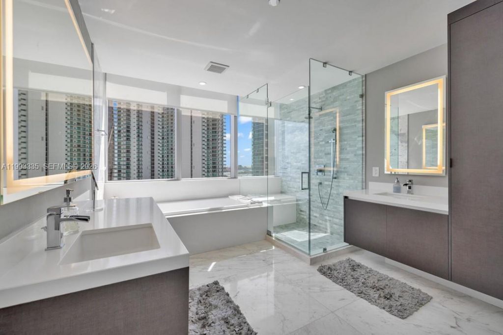 851 NE 1st Ave , Unit 3401, Miami, FL 33132 Photo