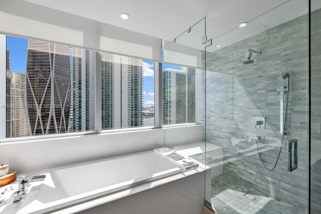 851 NE 1st Ave, Unit 3401, Miami, FL 33132 Photo