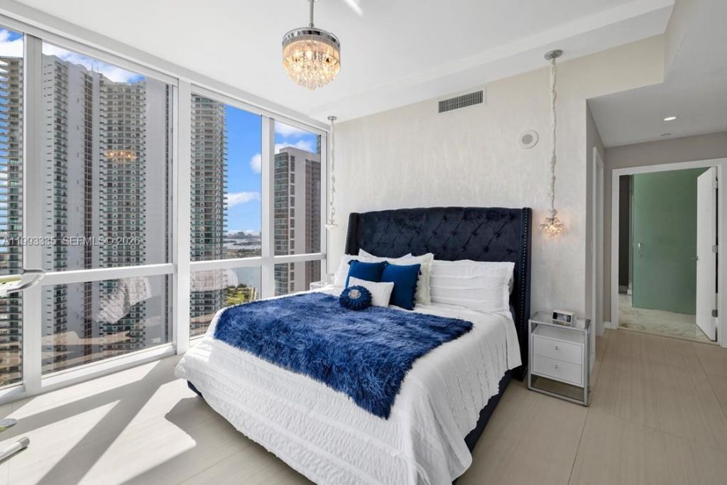 851 NE 1st Ave , Unit 3401, Miami, FL 33132 Photo