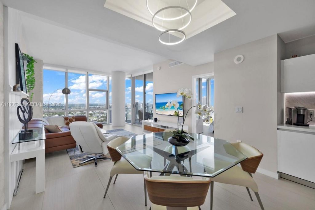 851 NE 1st Ave , Unit 3401, Miami, FL 33132 Photo