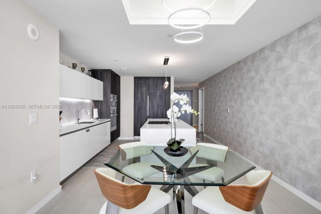 851 NE 1st Ave , Unit 3401, Miami, FL 33132 Photo