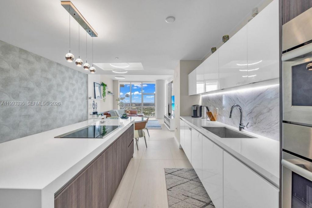 851 NE 1st Ave, Unit 3401, Miami, FL 33132 Photo