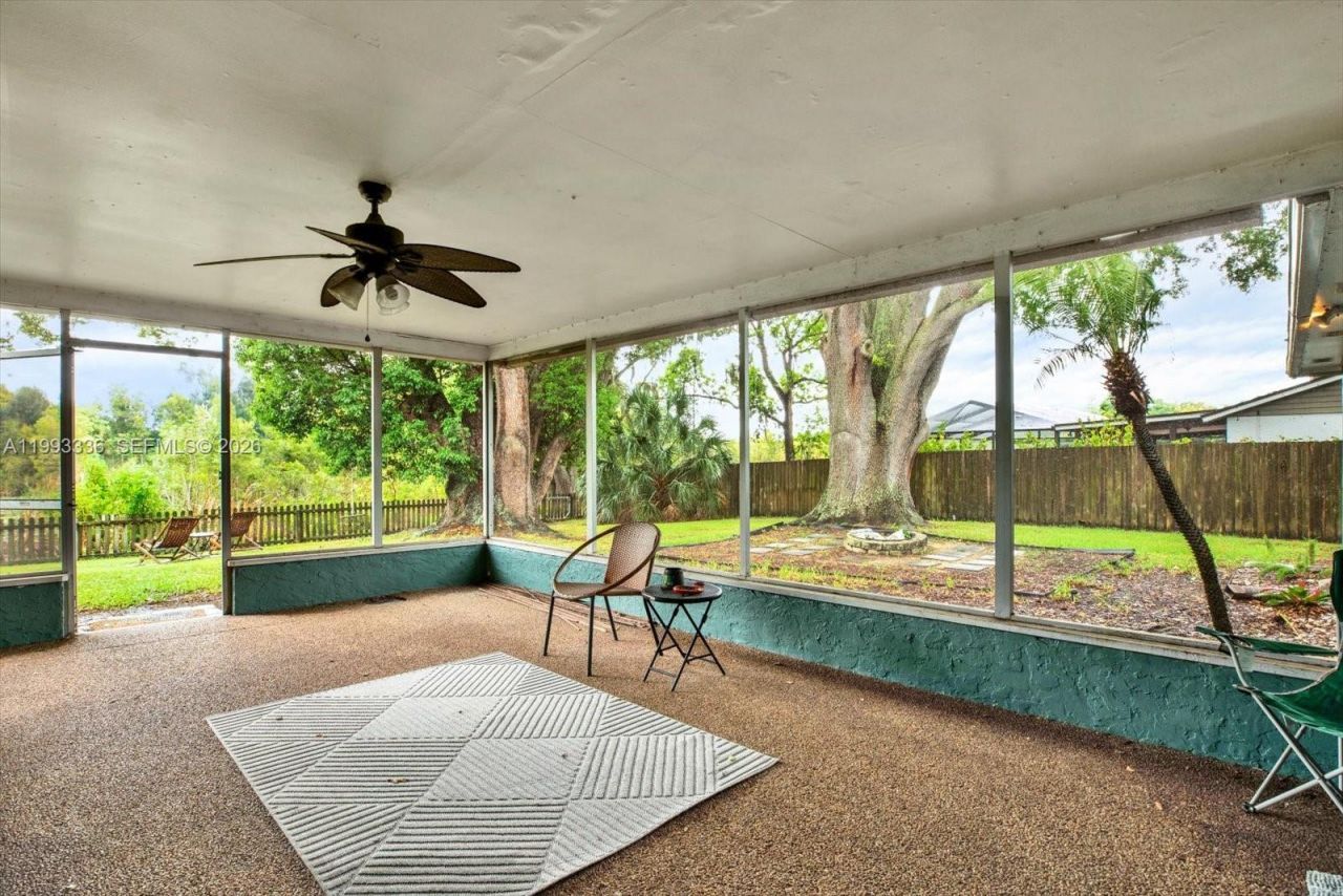 15521 Wetstone Drive, Tampa, FL 33613 Photo