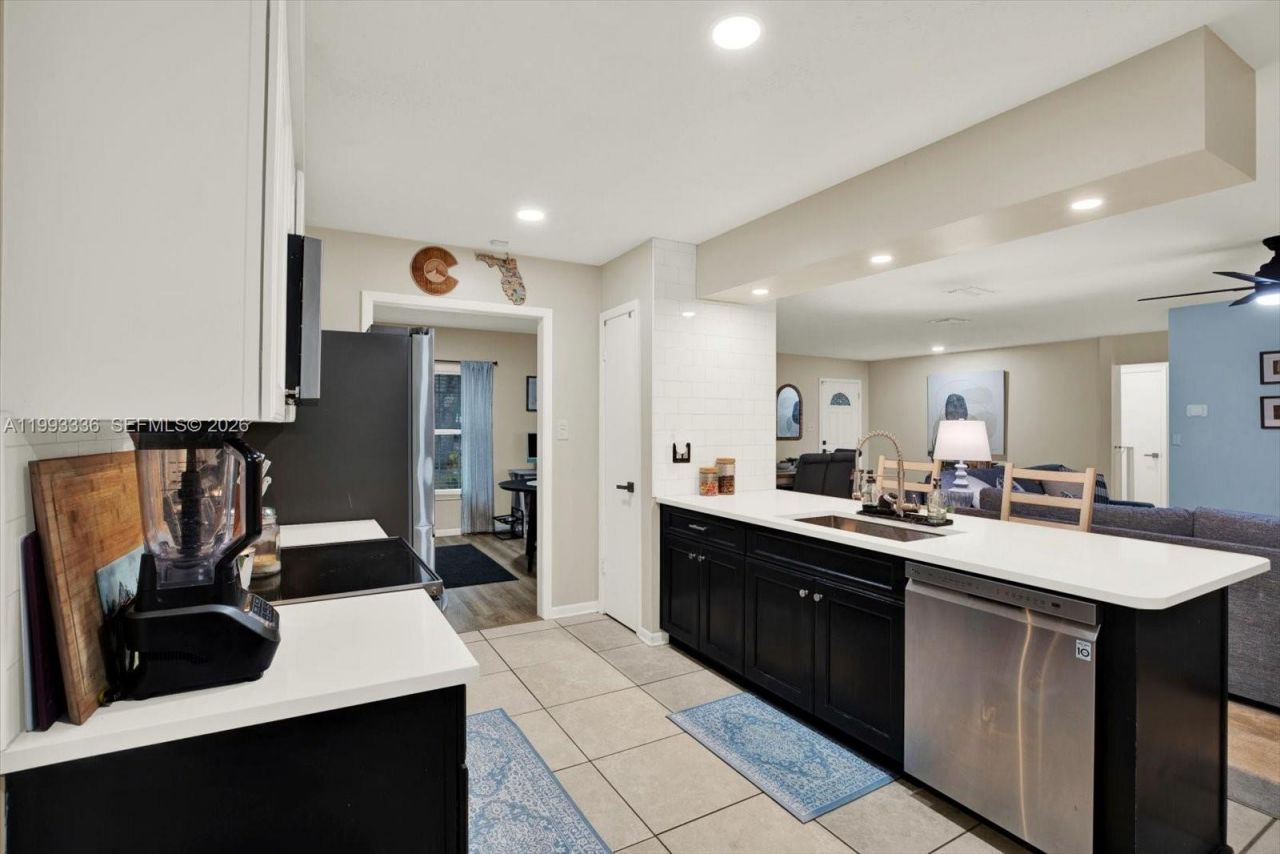 15521 Wetstone Drive, Tampa, FL 33613 Photo