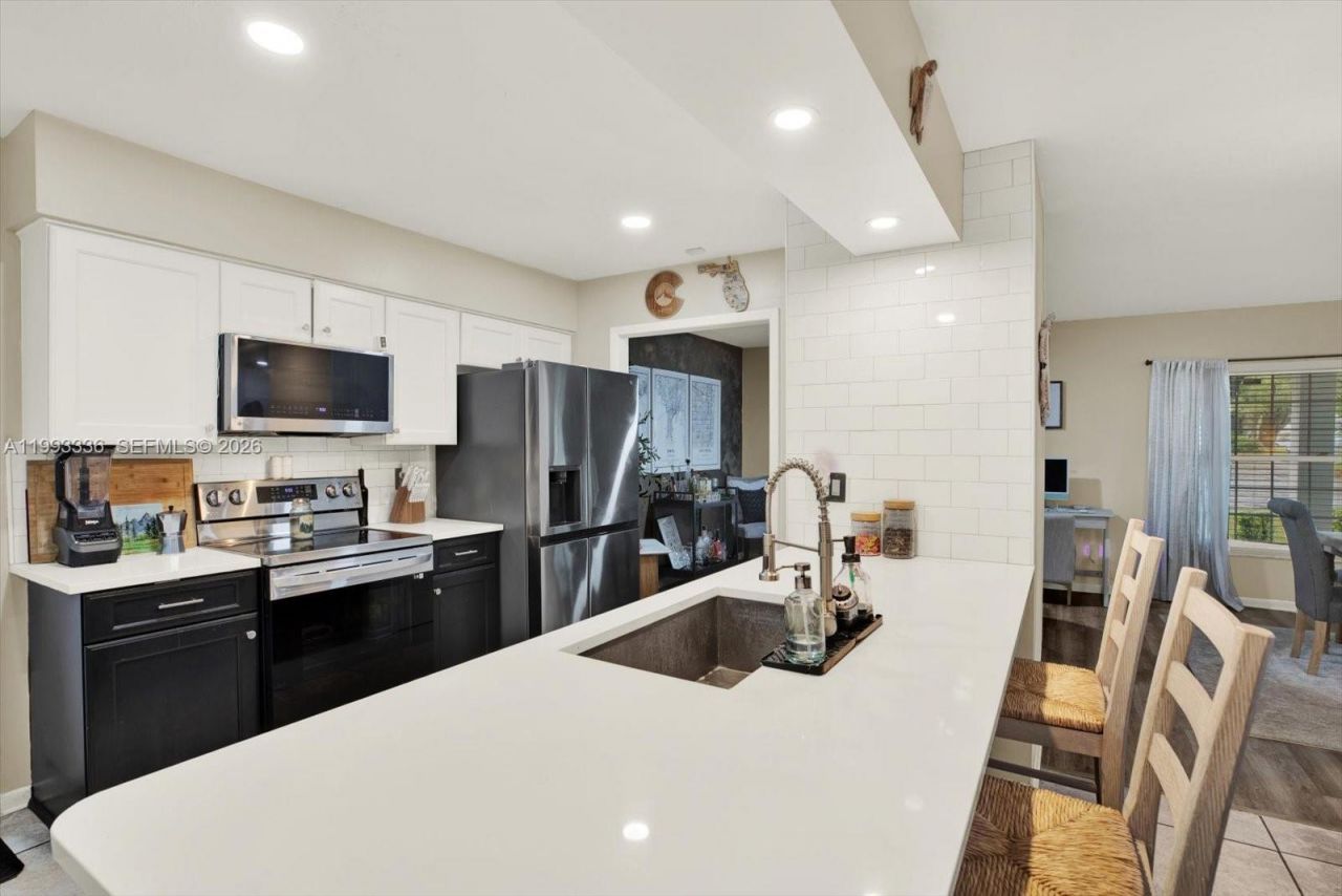 15521 Wetstone Drive, Tampa, FL 33613 Photo