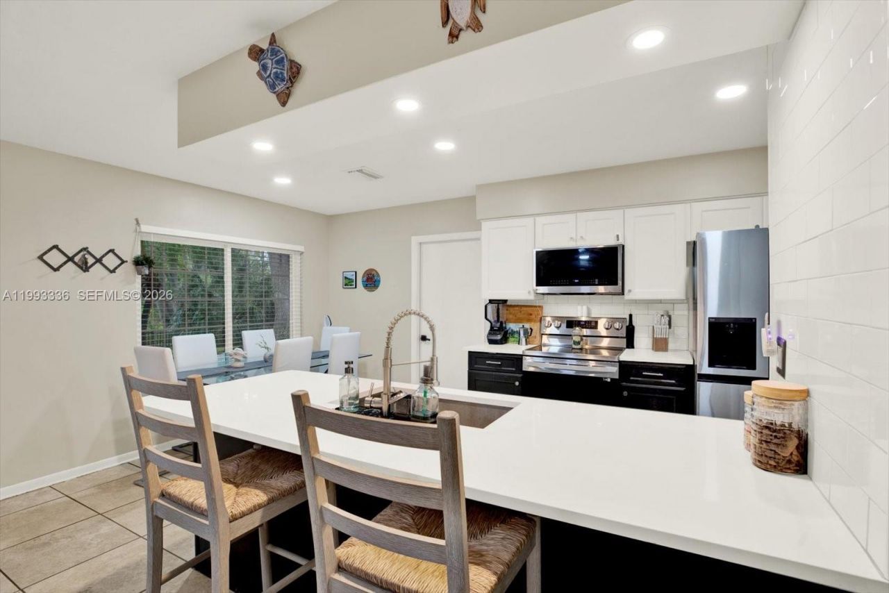 15521 Wetstone Drive, Tampa, FL 33613 Photo