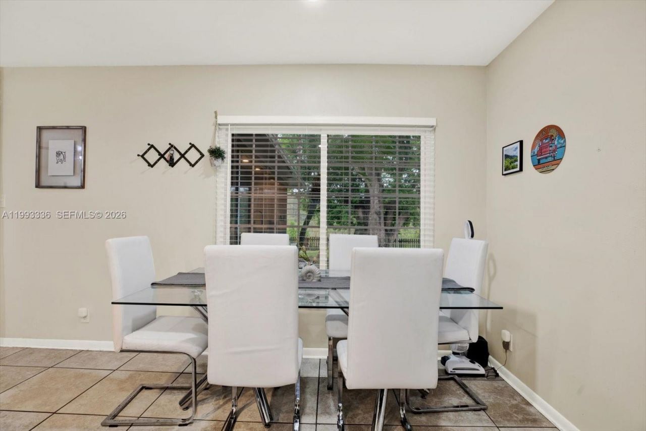 15521 Wetstone Drive, Tampa, FL 33613 Photo