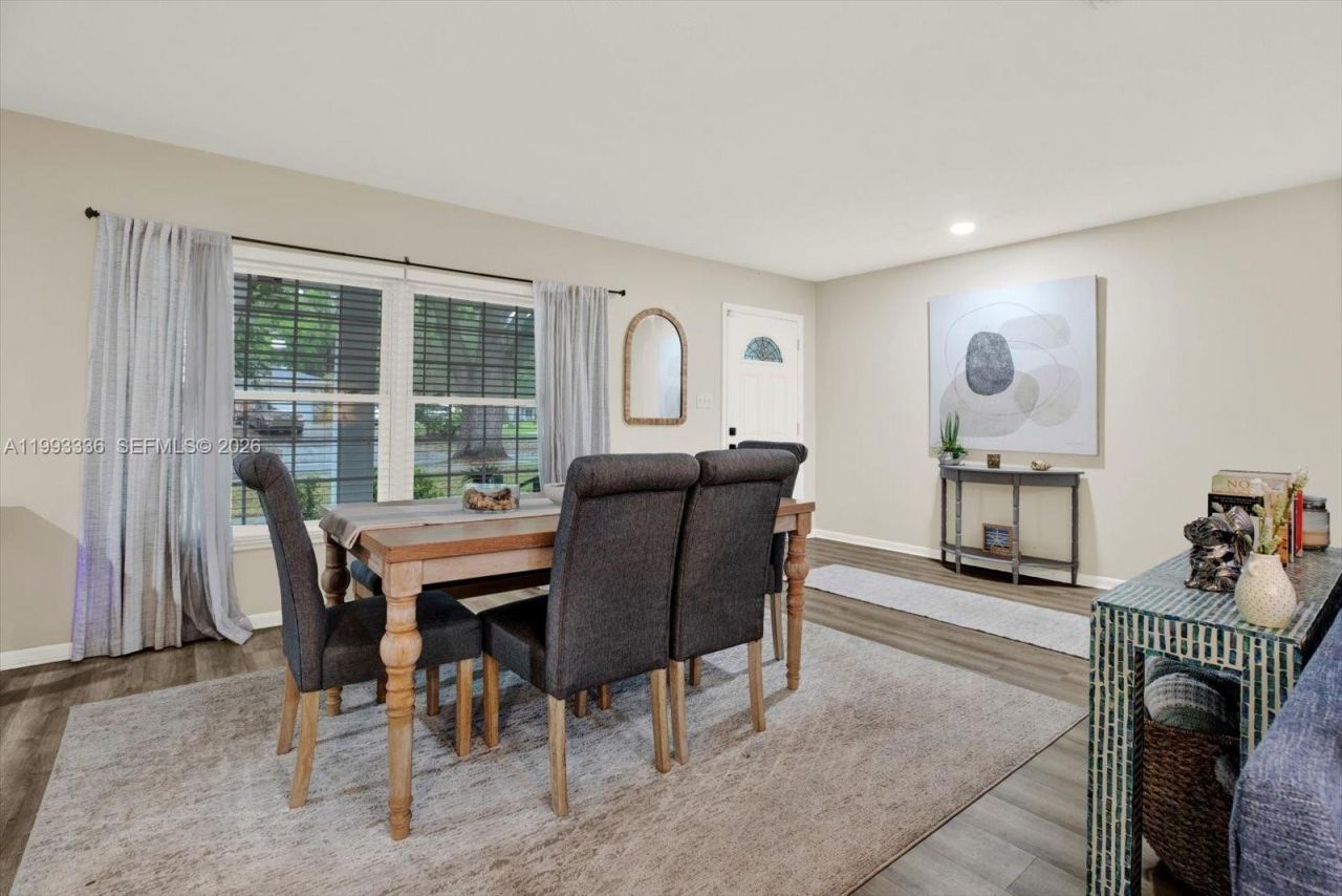 15521 Wetstone Drive, Tampa, FL 33613 Photo