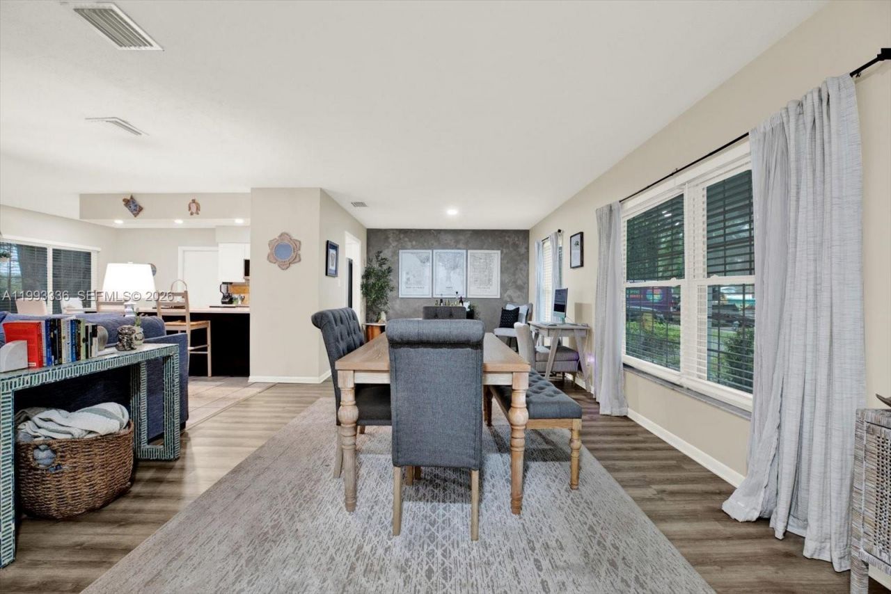 15521 Wetstone Drive, Tampa, FL 33613 Photo