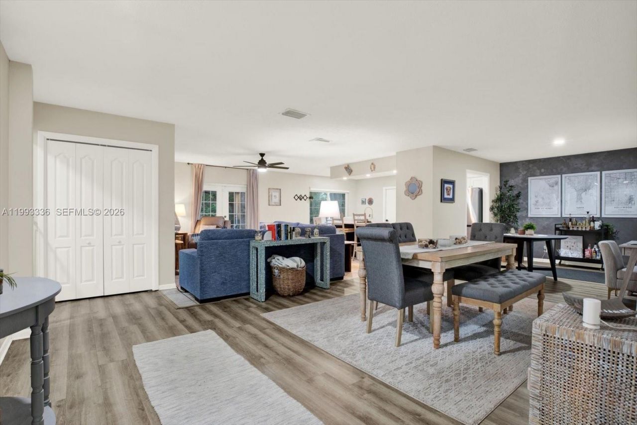 15521 Wetstone Drive, Tampa, FL 33613 Photo