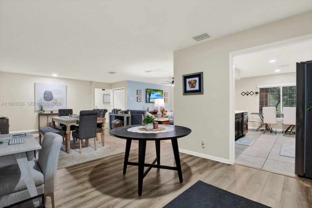 15521 Wetstone Drive, Tampa, FL 33613 Photo