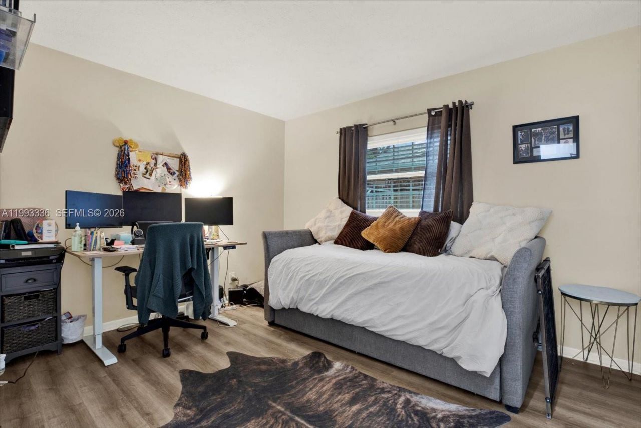 15521 Wetstone Drive, Tampa, FL 33613 Photo