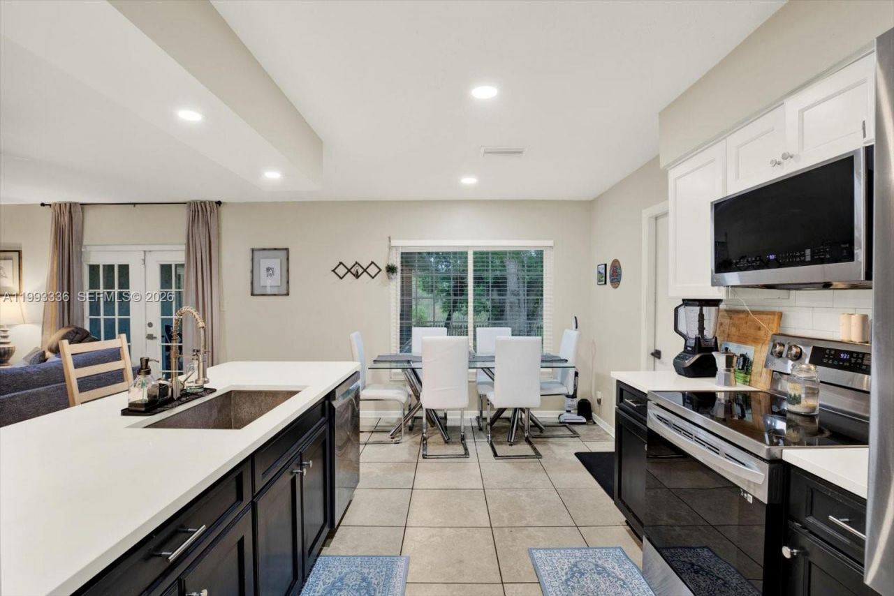 15521 Wetstone Drive, Tampa, FL 33613 Photo