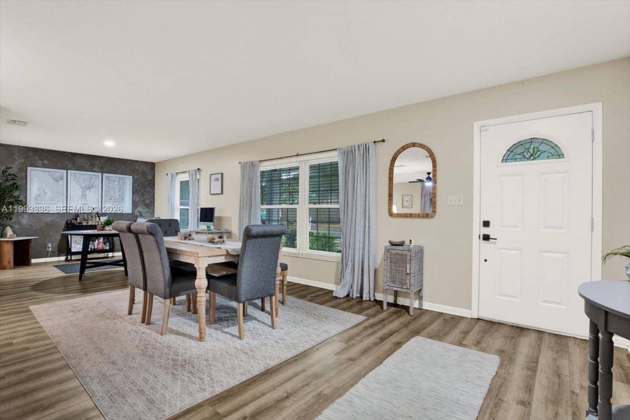 15521 Wetstone Drive, Tampa, FL 33613 Photo