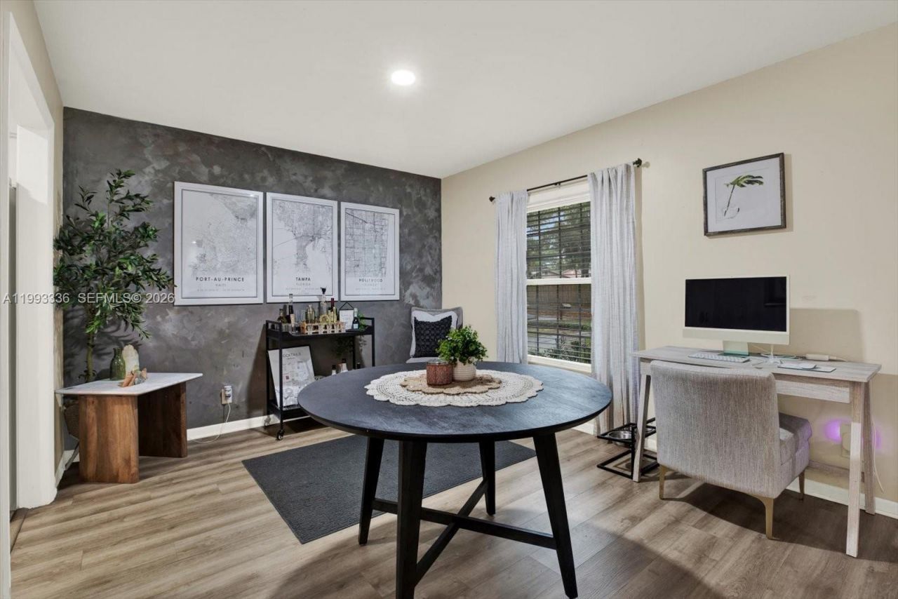 15521 Wetstone Drive, Tampa, FL 33613 Photo