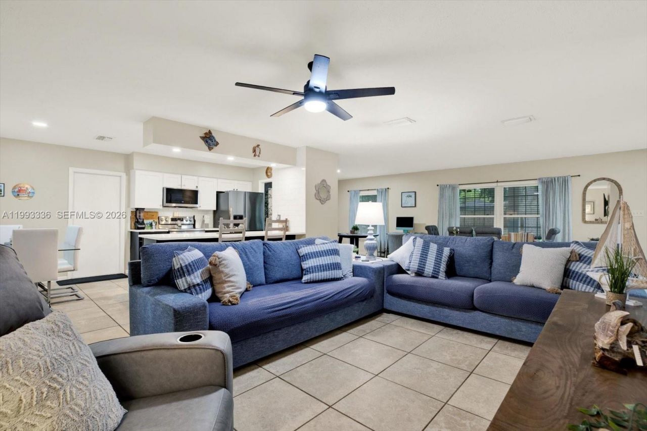 15521 Wetstone Drive, Tampa, FL 33613 Photo