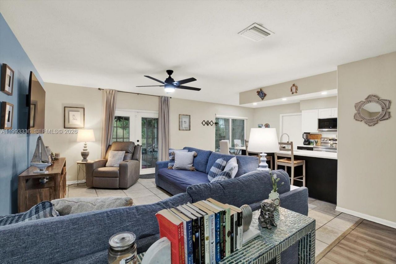 15521 Wetstone Drive, Tampa, FL 33613 Photo