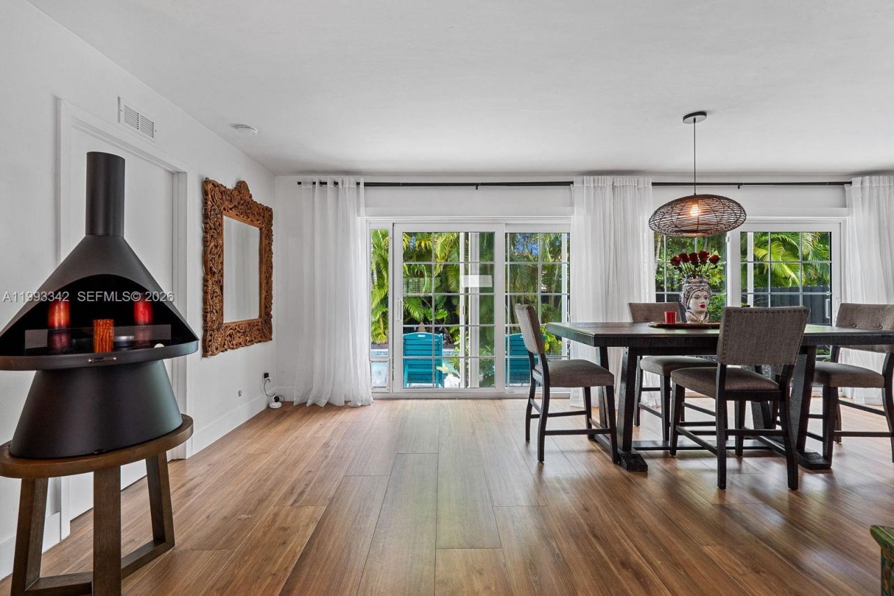 9517 Bay Dr, Surfside, FL 33154 Photo