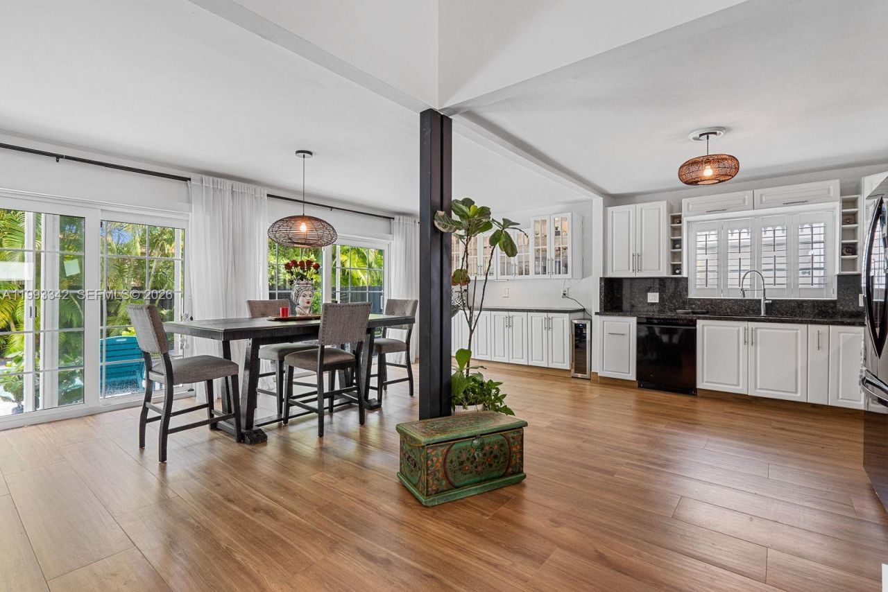 9517 Bay Dr, Surfside, FL 33154 Photo