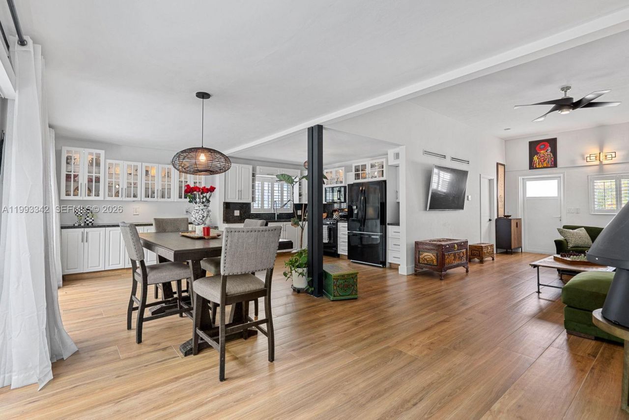 9517 Bay Dr, Surfside, FL 33154 Photo