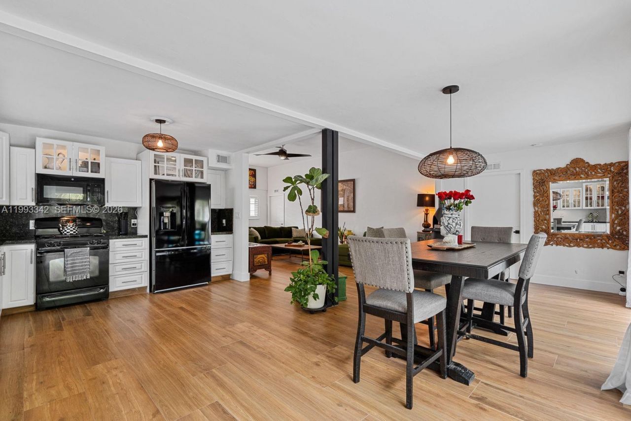 9517 Bay Dr, Surfside, FL 33154 Photo