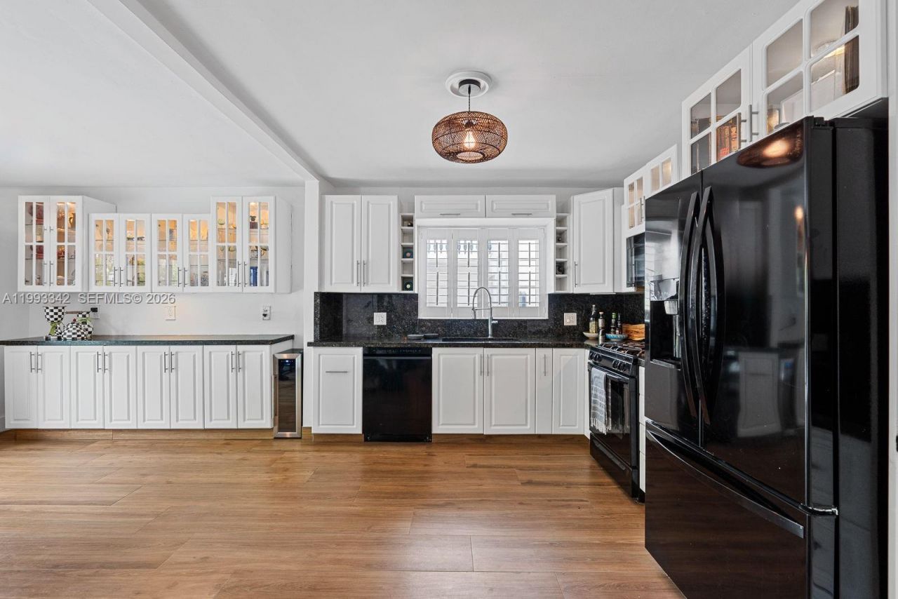 9517 Bay Dr, Surfside, FL 33154 Photo