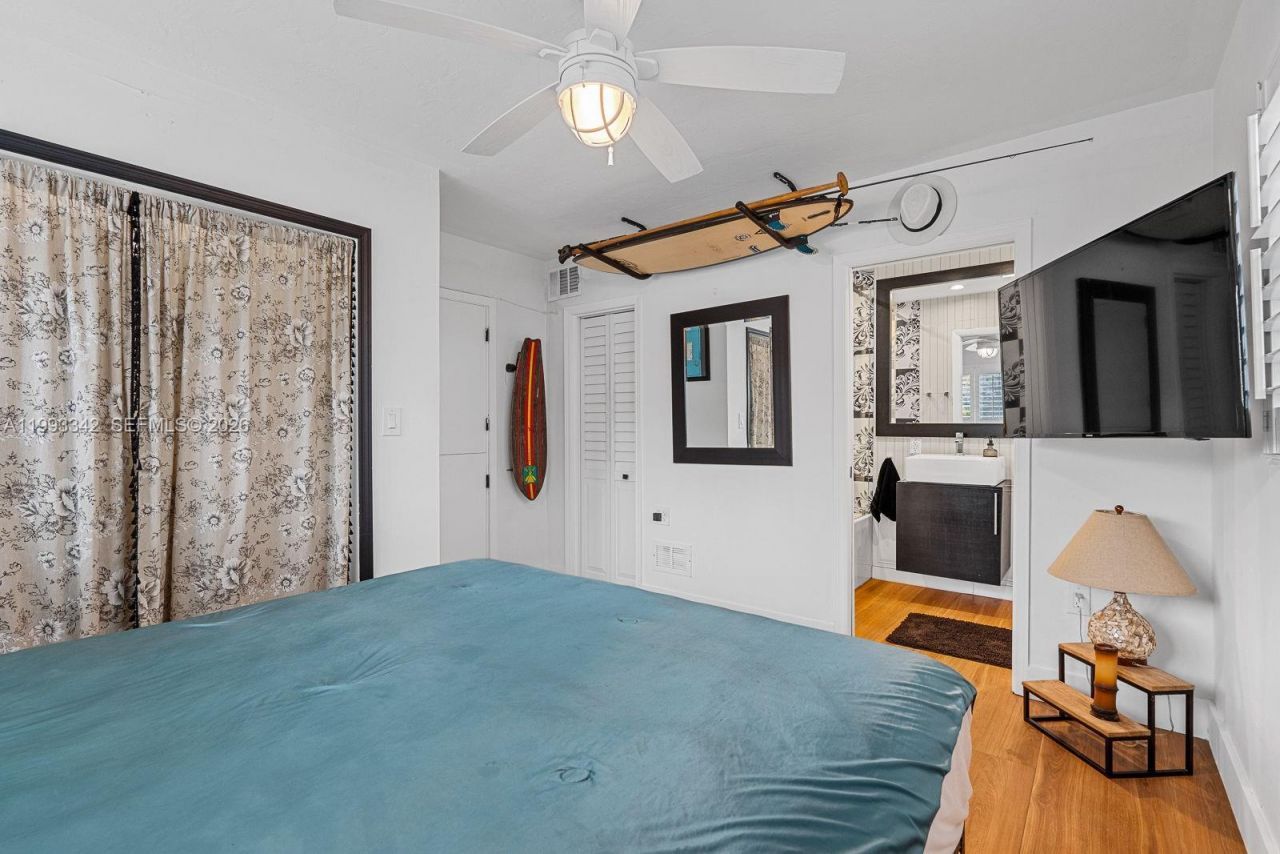 9517 Bay Dr, Surfside, FL 33154 Photo