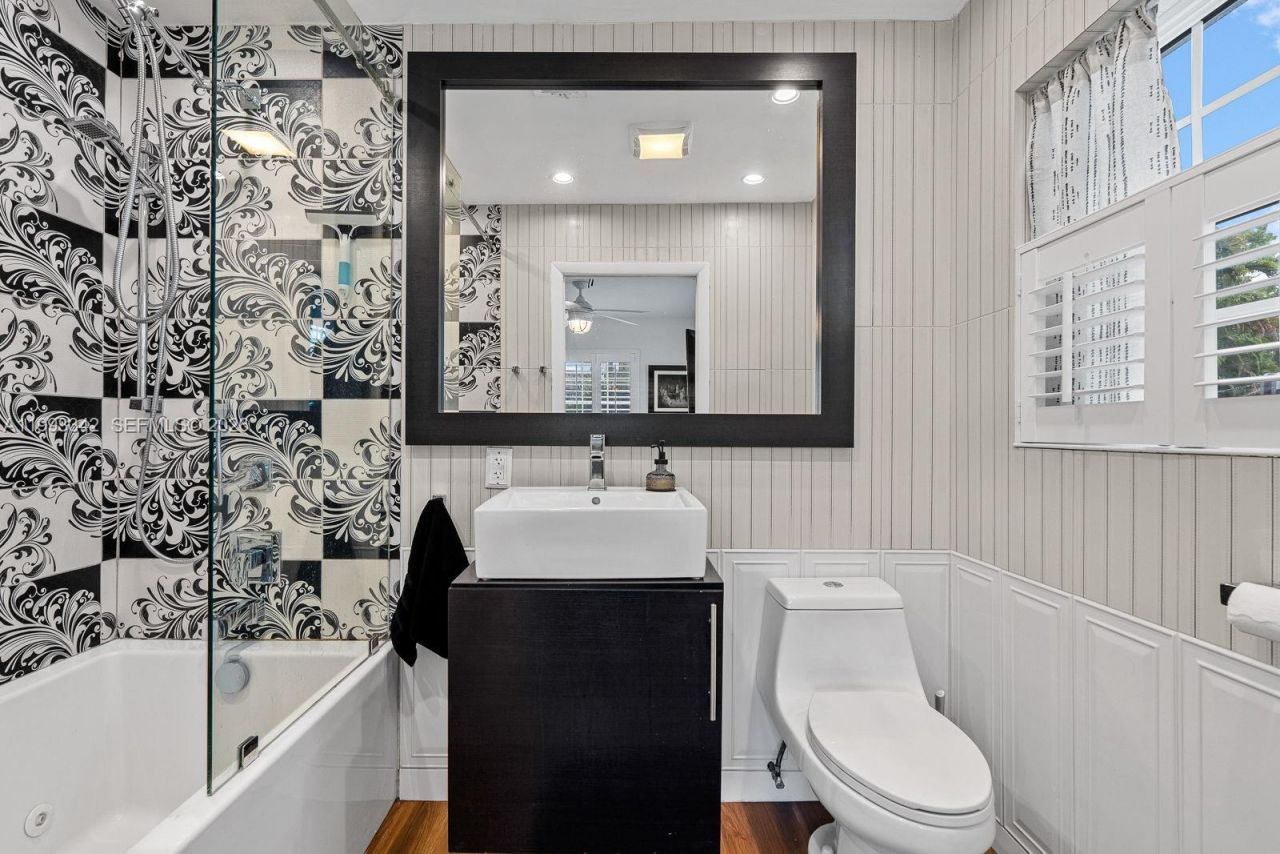 9517 Bay Dr, Surfside, FL 33154 Photo