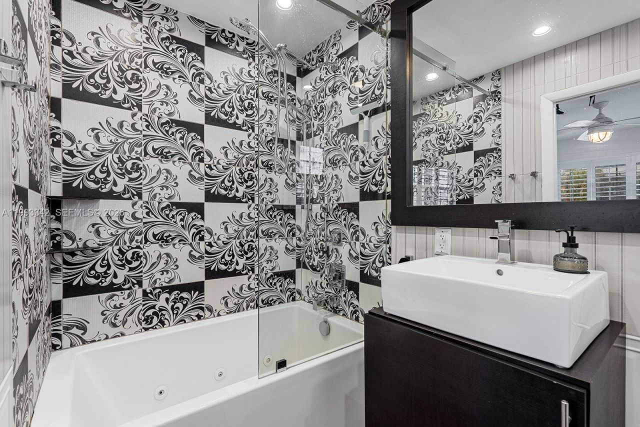 9517 Bay Dr, Surfside, FL 33154 Photo