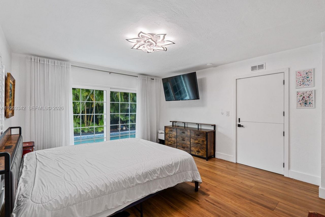 9517 Bay Dr, Surfside, FL 33154 Photo