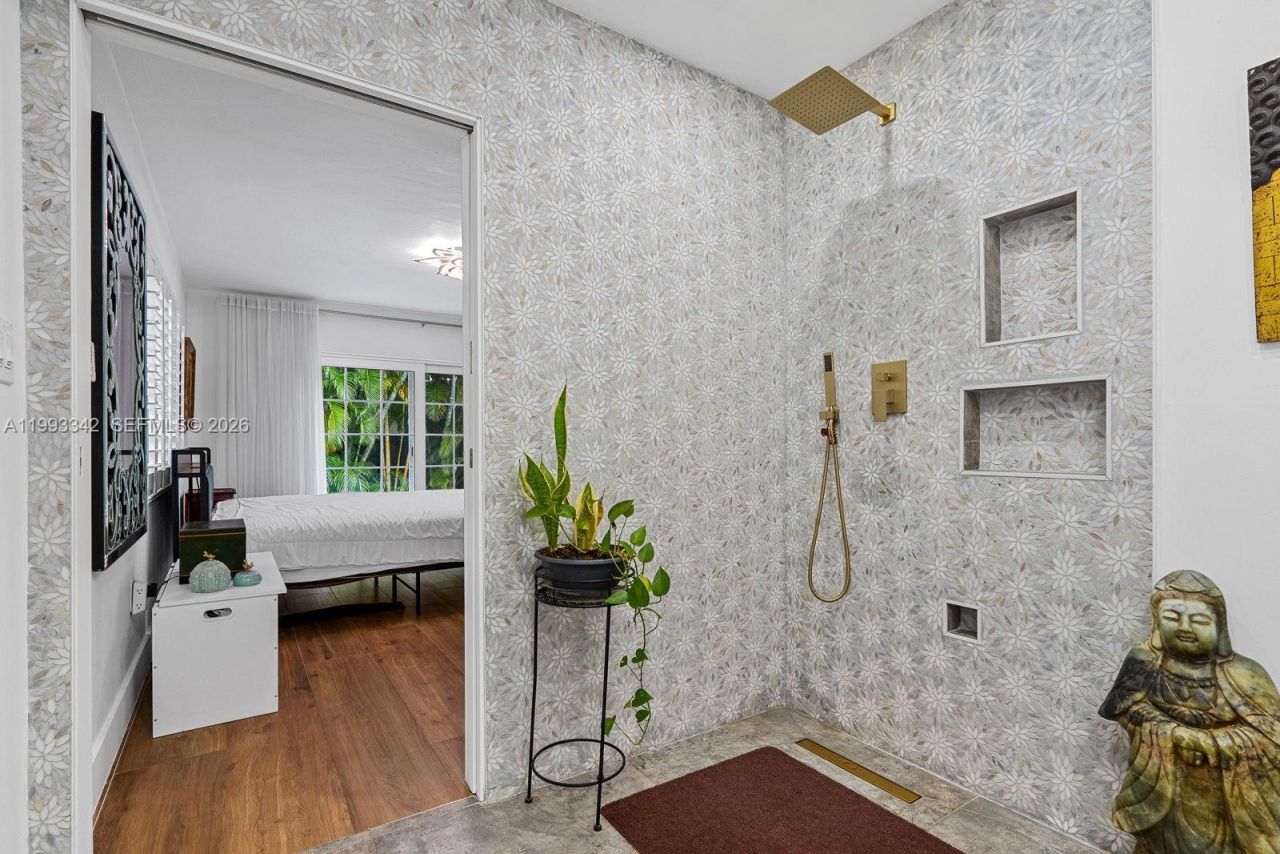 9517 Bay Dr, Surfside, FL 33154 Photo