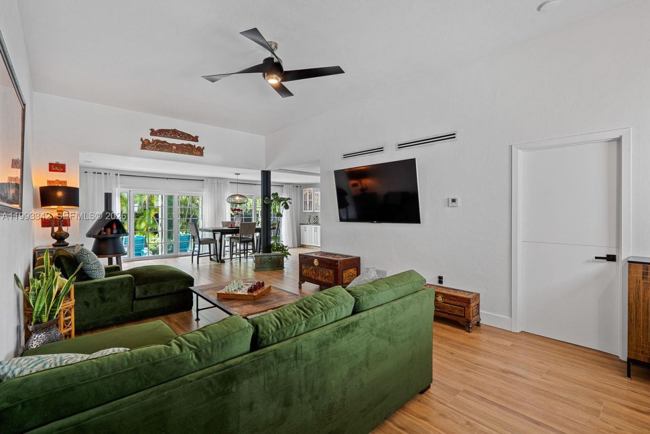 9517 Bay Dr, Surfside, FL 33154 Photo