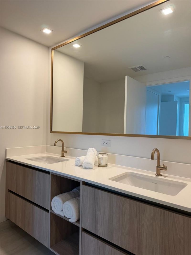 77 SE 5th St, Unit 1608, Miami, FL 33131 Photo