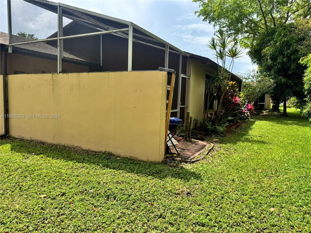 9291 E Fern Ln , Miramar, FL 33025 Photo