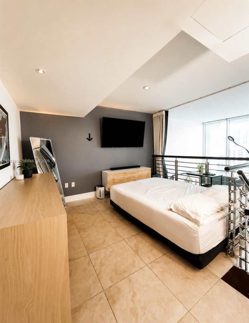 41 SE 5th St, Unit 903, Miami, FL 33131 Photo