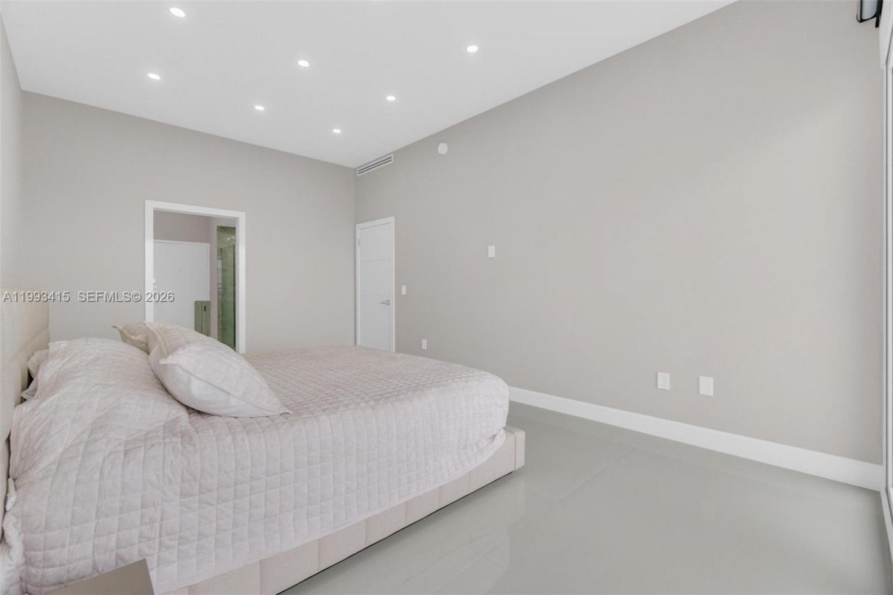 18011 Biscayne Blvd, Unit PH04, Aventura, FL 33160 Photo