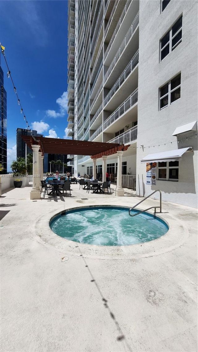 1200 Brickell Bay Dr, Unit 1510, Miami, FL 33131 Photo