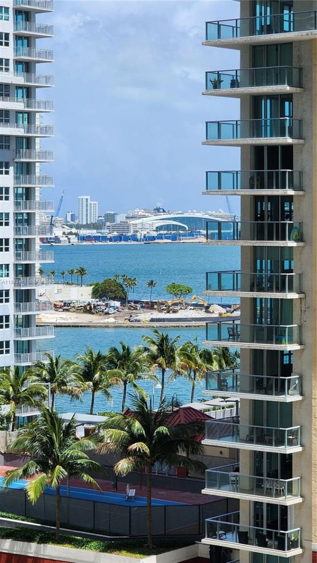 1200 Brickell Bay Dr, Unit 1510, Miami, FL 33131 Photo