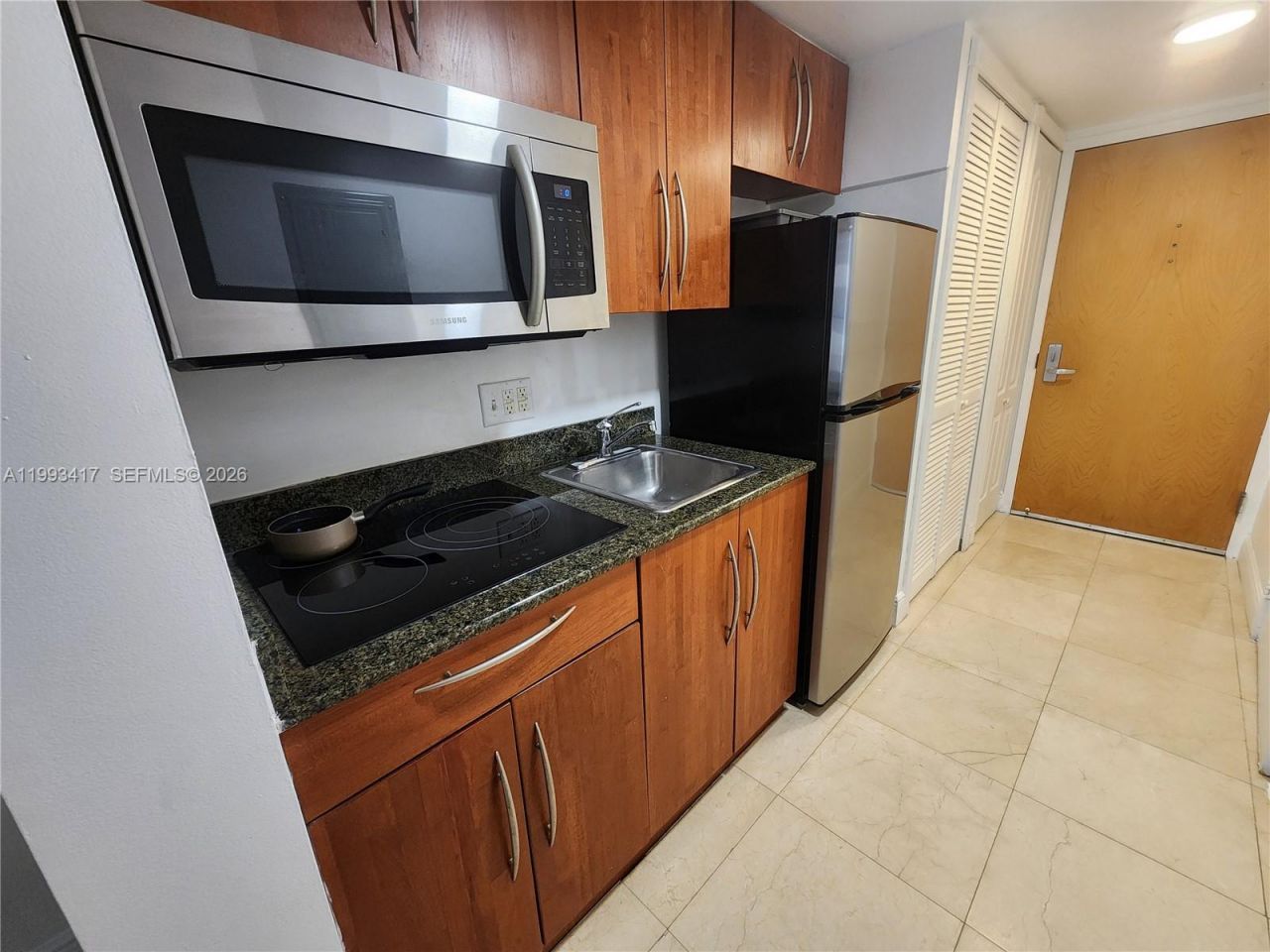 1200 Brickell Bay Dr, Unit 1510, Miami, FL 33131 Photo